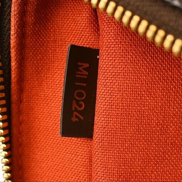 Authentic Louis Vuitton Damier Olaf PM Shoulder Bag MI1024 - Picture 10 of 10
